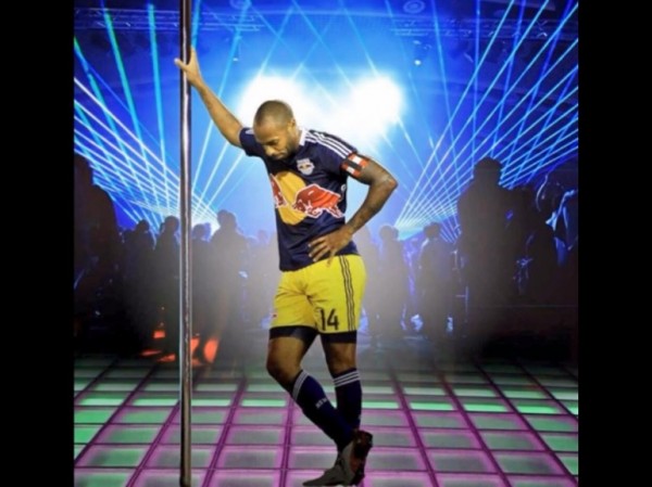 Thierry Henry en pole dance