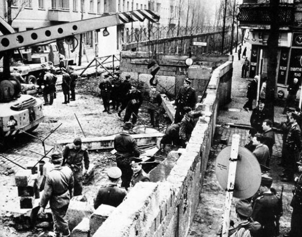 1961 : Construction du mur de Berlin