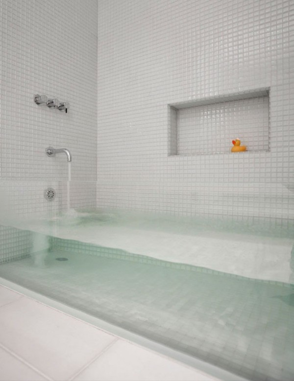 Le bain transparent