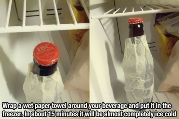 Enrouler une bouteille dans un papier humide pour la refroidir bien plus vite
