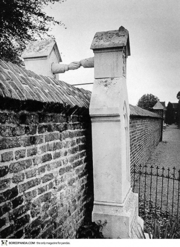 Les tombes d'une femme catholique et de son mari protestant en Hollande