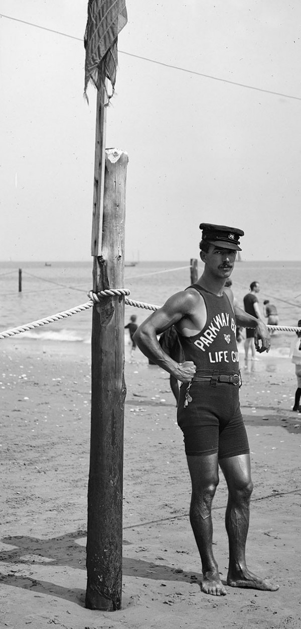 1920 : Un maître nageur