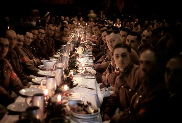 1941 : Hitler et ses officiers fêtent Noël