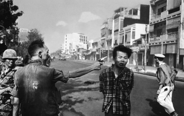 Le prix pulitzer pour cette photo du chef de la police qui abbat froidement un rebelle Vietcon (...)